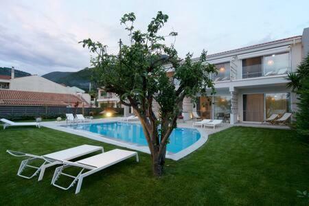 Alancia Suites Sami  Bagian luar foto